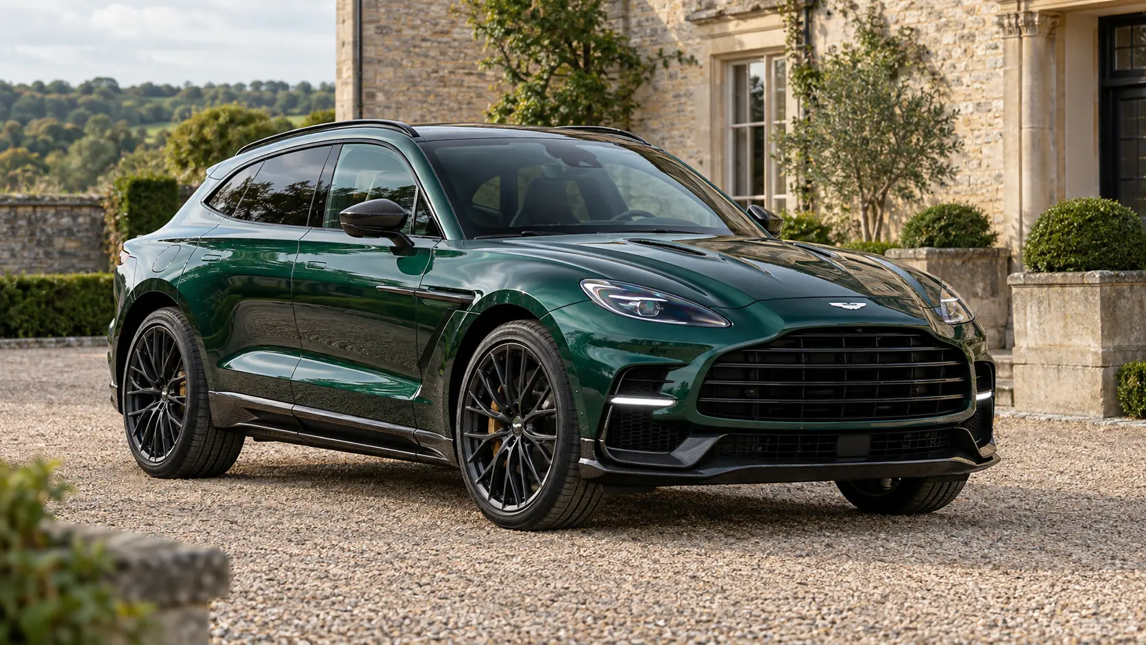 使用文章简介中的插图，AI 生成了 Aston Martin DBX S 的缩略图。