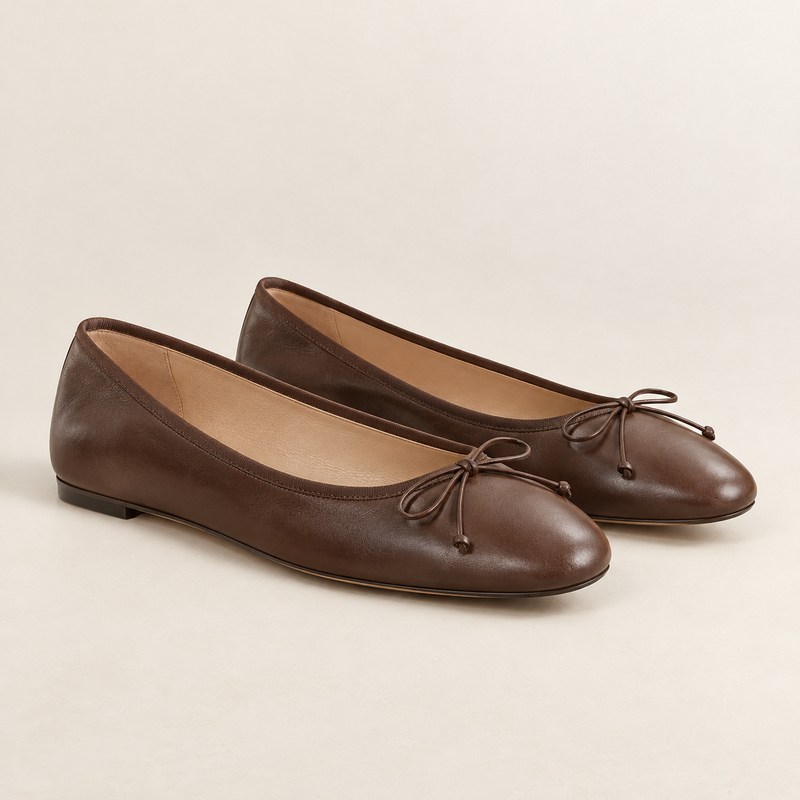 New Ballet Flat — Carob — KI-generierte Illustration